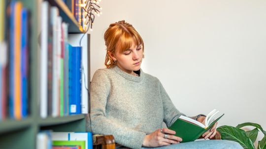 Książki dla młodzieży – jakie gatunki są dziś najbardziej popularne?