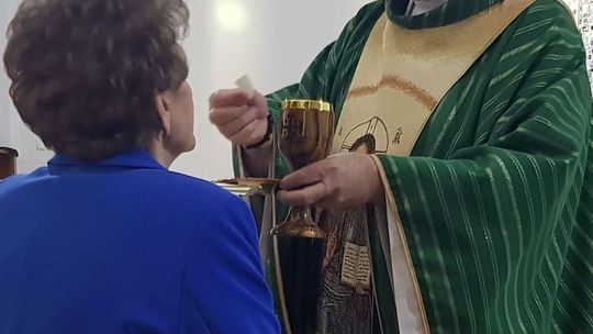 Kto był na mszy św. lub przystępował do komunii? Sanepid prosi o kontakt