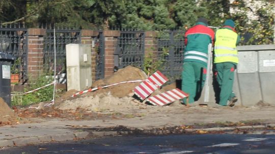 Kto im podrzuca śmieci? Sprawcę wykrył monitoring