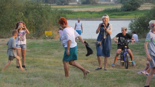 Kto najdalej rzucił gumiakiem