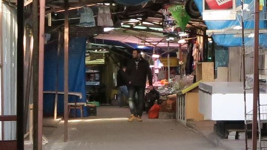 Kto podrzucał śmieci na targowisku