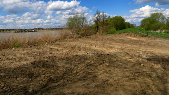 Kto rozebrał wał przed czasem?