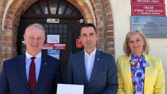 Kto składał, ten dostał i umowę podpisał