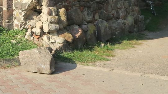 Który osiłek wyrwał 300-kilogramowy głaz?