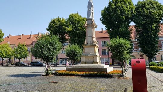 Kurtyna jest, ale chętnych brak