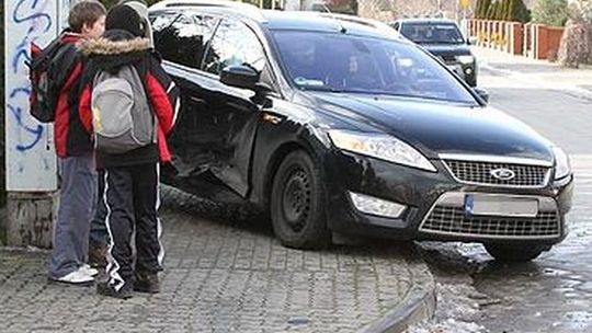 Leży wszystko na chodniku, co utrudnia przejście