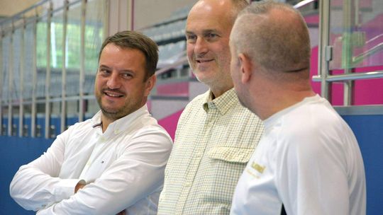 Licytacja dotycząca hali. Czy pieniądze zaproponowane przez dyrektora zaspokoją zachłanność burmistrza?