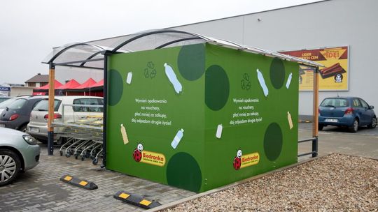 Lidl zdąży, a Biedronka się nie wyrobi. Dobudówki, automaty, kontenery