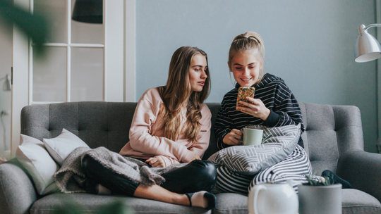 Kupują głównie przez internet. Wiadomo, kto i dlaczego tak robi