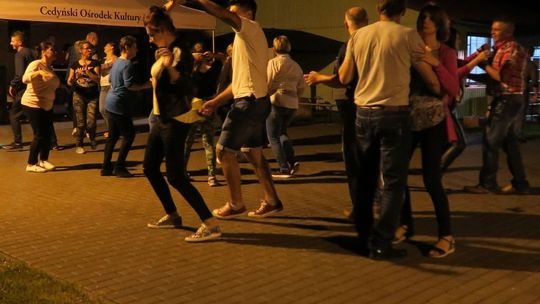 Lubiechów bawi się i pomaga