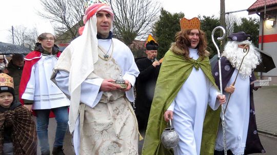 Ludzi w koronach można było spotkać na ulicy Ludzi w koronach można było spotkać na ulicy