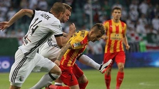 Łukasz Kosakiewicz strzela gola w Ekstraklasie