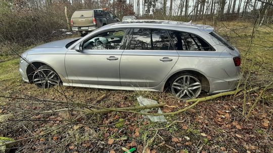 Luksusowe audi znalezione w lesie