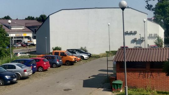 Ma pomysł na wykorzystanie wielkiej szarej ściany Rossmanna