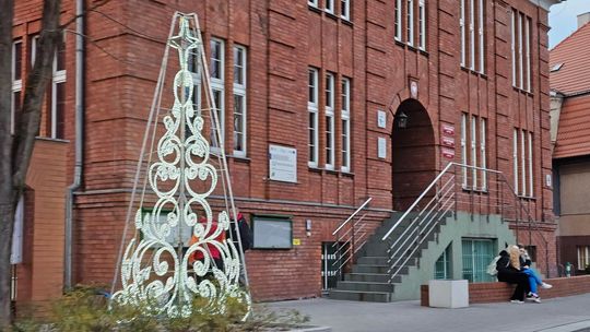 Mają dwie choinki, a tylko jedna świeci w dzień