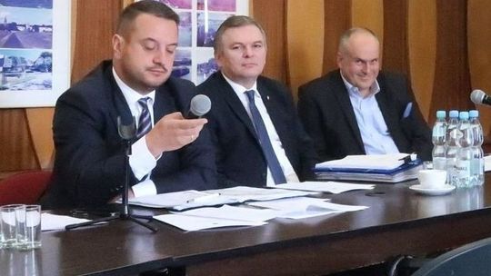 Mają plan złupienia mieszkańców podatkami - ostrzega radny