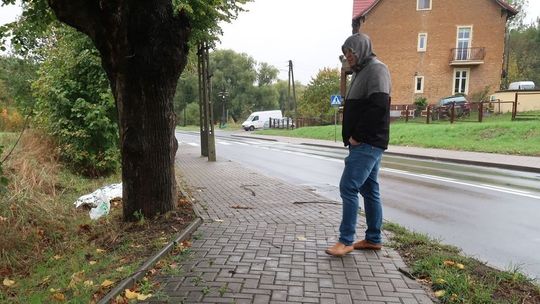Makabryczne odkrycie. Zwłoki leżały na chodniku w pobliżu domu