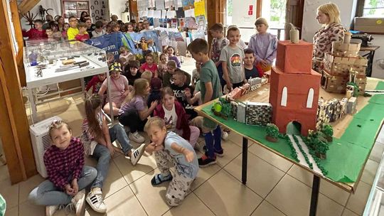 Makietę średniowiecznego miasta zbudowały dzieci i młodzież [FOTO]