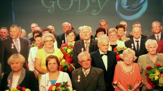 Małżeńskie pary obchodzą jubileusz, więc uhonorują je prezydent i burmistrz