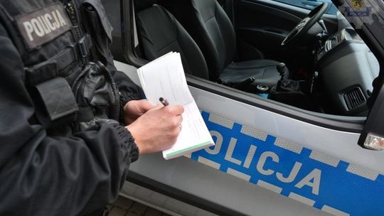 Mandat za korzystanie z komórki podczas jazdy samochodem