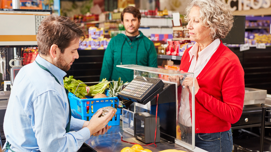 Coraz więcej kontroli skarbowej, coraz więcej z mandatów. Zakup kontrolowany i kary za paragony