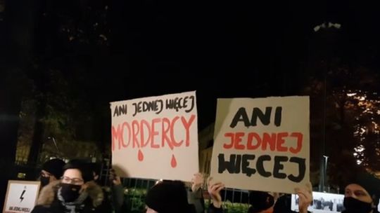 Manifestacje i znicze w całej Polsce. „Ani jednej więcej”
