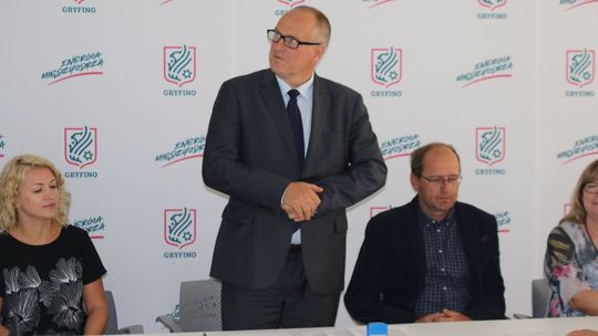 Mariusz Andrusewicz ukrywa dokument dotyczący hali sportowej?