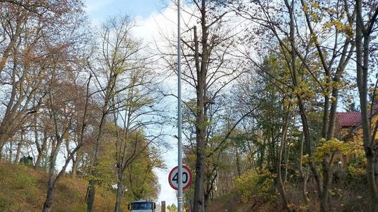 Marnują nasze pieniądze! Uliczne lampy świecą w dzień! Marnują nasze pieniądze! Uliczne lampy świecą w dzień!