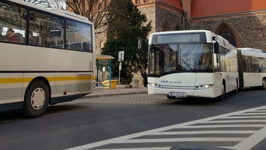 Masakra! Jedynka znowu nie przyjechała! [Listy czytelniczki i odpowiedź PKS]