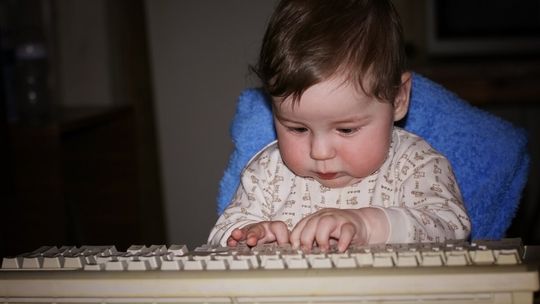 Bezpieczne hasła w internecie. Jak chronić swoje dane i uniknąć kradzieży pieniędzy z konta