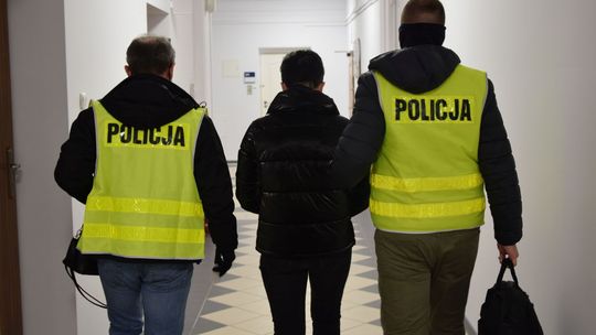 Matka zmarła, a córka nadal pobierała na nią zasiłek pielęgnacyjny. Stanie przed sądem