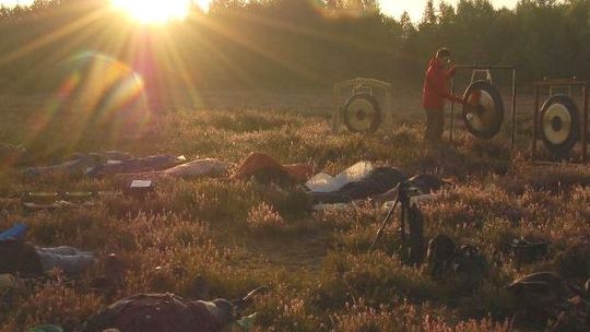 Medytacje przy gongach, misach tybetańskich i bębnach konga