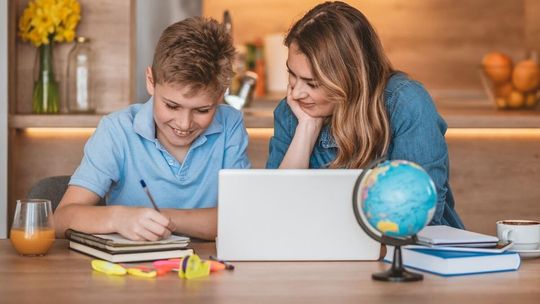 Prace domowe wracają? MEN zastanawia się nad zmianami