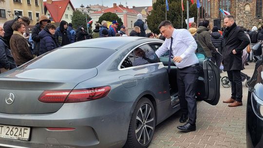 Mentzen ostro do PiS, a Nawrockiego określa jako "niezbyt lotnego osiłka". Bielan przeprasza za szantaż