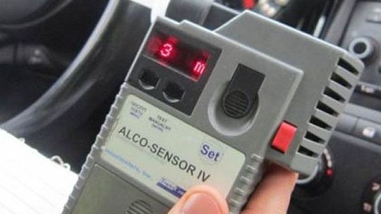 Miał 3,5 promila alkoholu we krwi. Wpadł, bo auto nie miało tablicy rejestracyjnej