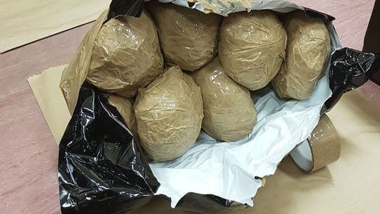 Miał przy sobie 1,2 kg marihuany. Policjantom powiedział, że znalazł w krzakach