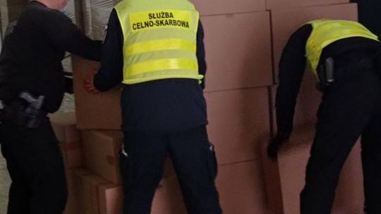 Miały być meble, a były papierosy. Zarekwirowana rekordowa ilość Miały być meble, a były papierosy. Zarekwirowana rekordowa ilość