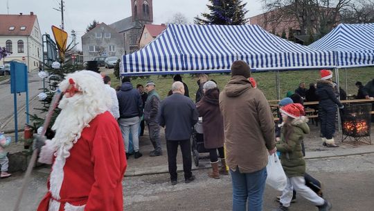 Miasteczko zamieni się w świąteczną krainę magii. Wygraj choinkę
