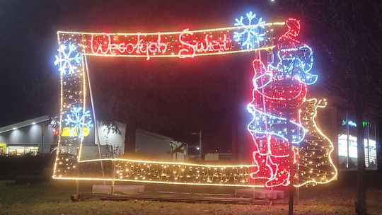 Miasto z powiatu gryfińskiego powoli zmienia swój świąteczny wizerunek
