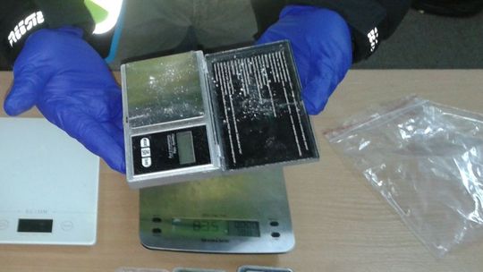 Mieli przy sobie amfetaminę. Dodatkowo kradli prąd