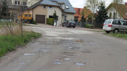 Mieszkańcy Opolskiej ślą petycję, żądając remontu ulicy