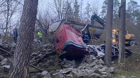Mijał auto i "złapał" pobocze. Kierowca w szpitalu [ZDJĘCIA]