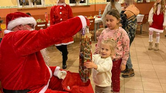Mikołaj krąży po całej gminie. Pragnie obdarować każde dziecko