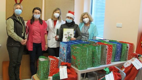 Mikołaj z lasu przyszedł do dzieci w szpitalu