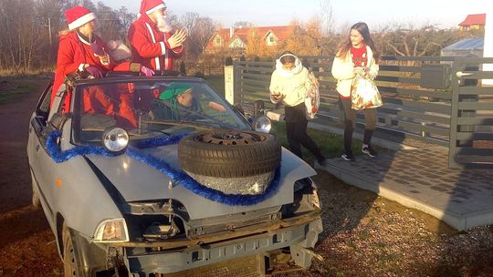 Mikołaje i Pan Samochodzik rozdawali prezenty