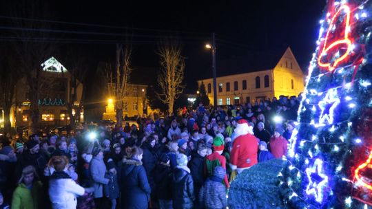 Mikołajowi drogę wskaże ogromna, rozświetlona choinka