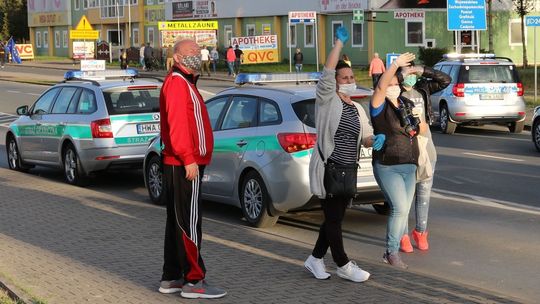 Milczący marsz na pograniczu. Protest przeciwko restrykcjom [WIDEO]