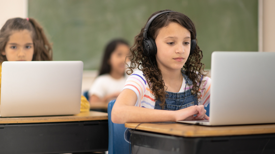 Laptopy i tablety dla szkół i uczniów. Kto dostanie?