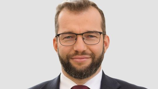 Minister chce zwolnić urzędnika. Nie traktował go jak VIP-a