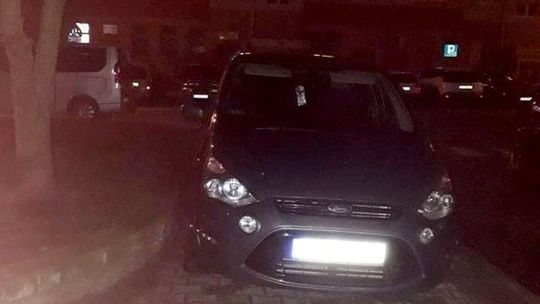 Mistrz parkowania na chodniku